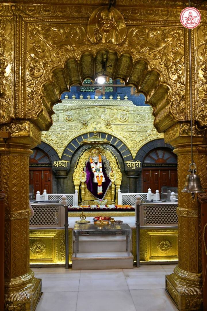 कोविड (Covid-19) काळात लॉकडाऊनमुळे शिर्डीचे अर्थकारण पूर्णतः थांबले होते. तसेच कोणत्याही प्रकारे अर्थव्यवस्थेला चालना मिळत नव्हती.