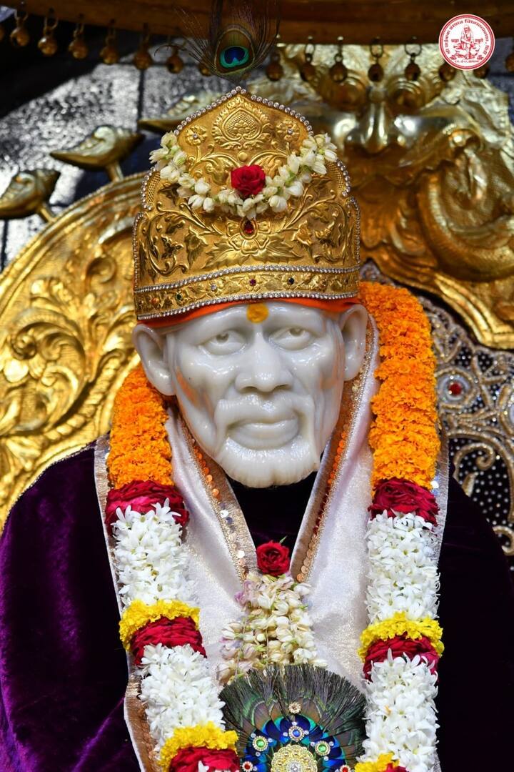 मात्र, कोरोनाचे निर्बंध हटवल्यानंतर साई मंदिर (Sai Mandir) ऑक्टोबर 2021 मध्ये भक्तांसाठी खुले करण्यात आले. त्यानंतर गेल्या सात महिन्यात साईंच्या दानपेटीत तब्बल 188 कोटींपेक्षा जास्त विक्रमी दान जमा झाले आहे.