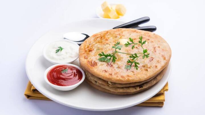 বিয়েবাড়ি হোক বা অ্য কোনও অনুষ্ঠান। নর্থ ইন্ডিয়ান খাবারের বহর ইদানীং বেড়েছে। তেল, ঘি, সবকিছু বেশি বেশি হলেও, সুস্বাদু নর্থ ইন্ডিয়ান খাবারের দিকে ঝুঁকেছেন বাঙালিও।