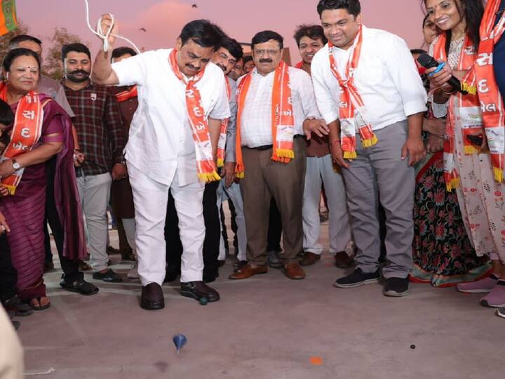આ કાર્યક્રમમાં ગુજરાત પ્રદેશ અધ્યક્ષ સીઆર પાટીલે ભમરડો ફેરવ્યો હતો.