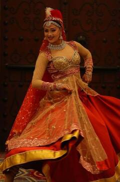 In Pics : कोण आहे ही सुंदरा? अभिनेत्रीच्या हॉट अदा अन् चाहते झाले फिदा