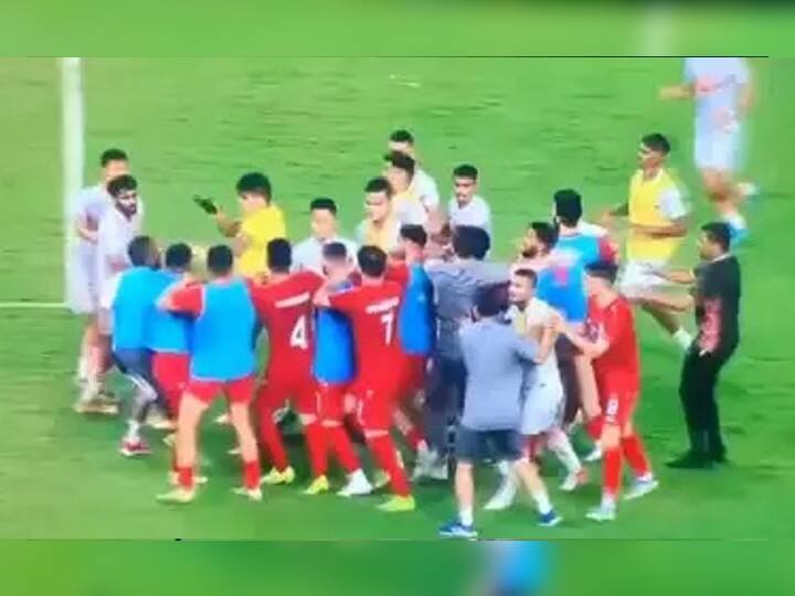 Asian Cup 2023 Final Qualifying Round India vs Afghanistan players fight video Watch: फुटबॉल मैच में चल गए लात-घूंसे, वायरल हो रहा भारत-अफगान मुकाबले का यह वीडियो