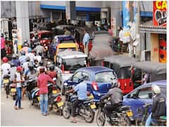 srilanka petrol crisis : அடுத்த மாதம் முதல் வாகனங்கள் இயங்குவது சந்தேகம்! பற்றாக்குறையில் சிக்கித் தவிக்கும் இலங்கை..!