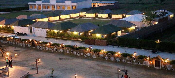 कस्बा रिज़ॉर्ट, सोनीपत हरियाणा - हरियाणा के सोनीपत में स्थित ये रिजॉर्ट फैमिली वीकेंड के लिए मशहूर है. यहां टेंट हाउस में आप नेचर का फील ले सकते हैं तो यहां फूड वैरायटी भी काफी उम्दा है. साथ ही कई तरह की स्पोर्ट्स एक्टिविटी इसे खास बनाती हैं.