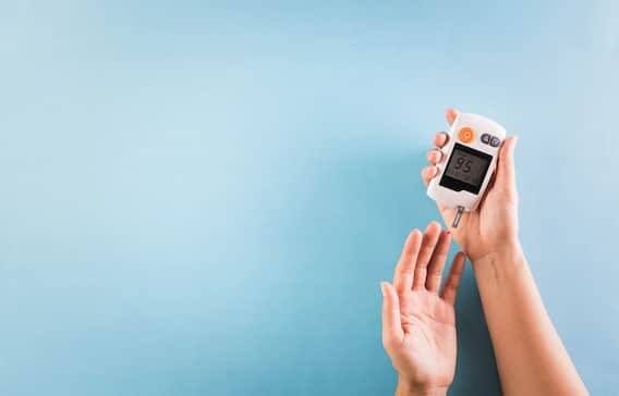 ડાયાબિટીસના દર્દીઓને ગોમુખાસન કરવાની સલાહ આપવામાં આવે છે. તે દર્દી માટે ખૂબ જ આરોગ્યપ્રદ માનવામાં આવે છે. (ફોટો - ફ્રીપીક)