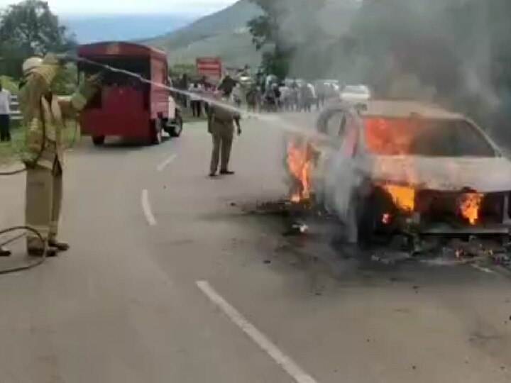 Ooty kallati Accident : உதகை கல்லட்டி மலைப்பாதையில் தீப்பற்றி எரிந்த கார் ; நல்வாய்ப்பாக தப்பிய சுற்றுலா பயணிகள்..