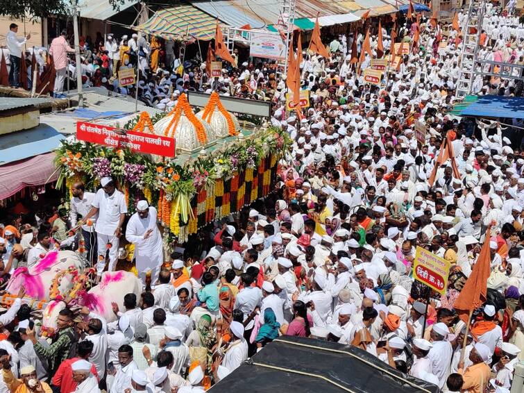 Ashadhi Wari 2022 Ashadhi Ekadashi pandharpur Dindi Marg Nivruttinath Maharaj Palkhi Nashik News latest update wari Ashadhi Wari 2022 : 'भेटी लागे जीवा', संत निवृत्तीनाथ पालखीचा अद्भुत सोहळा; पोलिसांचा बंदोबस्त