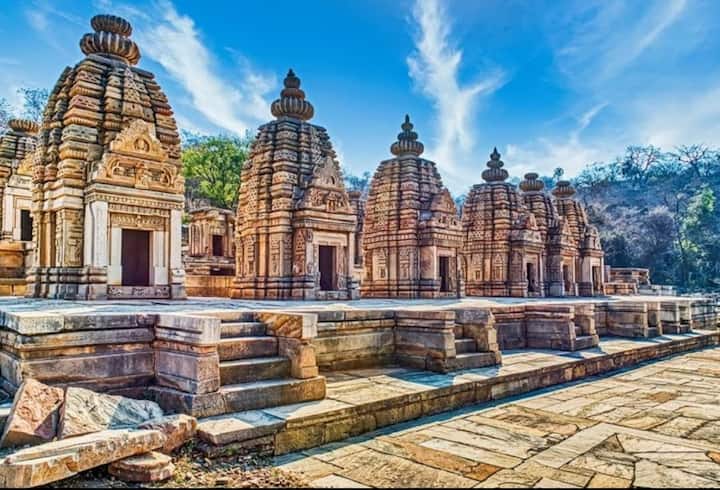 उसके बाद केके मुहम्मद बहुत जल्द समझ गए कि वो निर्भय सिंह गुर्जर है. जिसका आंतक आसपास के इलाकों में फैला हुआ है. फिर उन्होंने गुर्जर को समझाया कि वो एक वक्त पर उनके ही वंशजों ने इन मंदिरों को बनवाया था और अगर आज इन्हें दोबारा नहीं बनवाया गया तो इनका वजूद मिट जाएगा. इसलिए क्या आप इनके पुनर्निर्माण में हमारी मदद नहीं करेंगे?