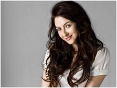 येलो शॉर्ट ड्रेस में Saumya Tandon ने दिखाईं ग्लैमरस अदाएं, कातिलाना अंदाज देख फ्लैट हुए फैंस