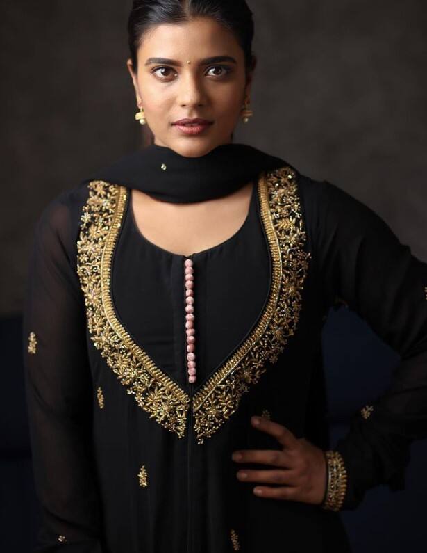 சந்தன மாலை அள்ளுது ஆள