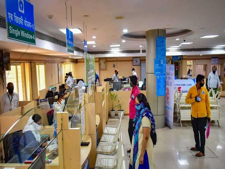 Saving vs Current Account: सेविंग और करंट अकाउंट में होता है बड़ा फर्क, जानें दोनों खाते की खासियतें Saving VS Current Account difference between saving current bank account know Saving vs Current Account: सेविंग और करंट अकाउंट में होता है बड़ा फर्क, जानें दोनों खाते की खासियतें