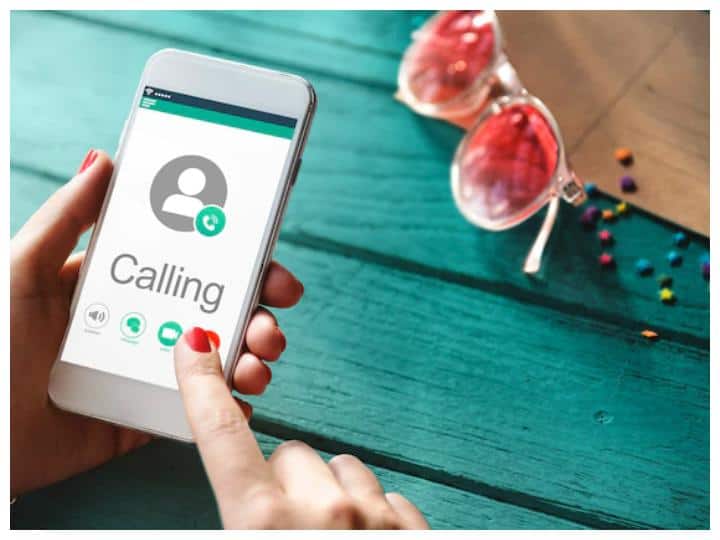 कोई सूचना देने लेने के लिए: अगर आपने उनके साथ रिलेशन में पहले रहते हुए कोई सपना देखा हो और वो अब ब्रेकअप के बाद पूरा हुआ हो तो आप उन्हें यही बहाने काॅल कर सकते हैं.