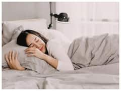 Sleeping Tips: अगर चाहते हैं अच्छी नींद तो सोने से पहले इन चीजों का करें सेवन
