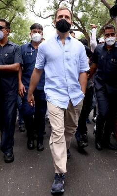 PHOTO : राहुल गांधी ईडी कार्यालयात, समर्थनार्थ काँग्रेस कार्यकर्ते रस्त्यावर