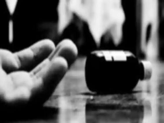 Karnataka Suicide Case : धक्कादायक! आईच्या वाढदिवसाला शुभेच्छा न देऊ शकल्याने 14 वर्षीय मुलाची आत्महत्या Karnataka Suicide Case : धक्कादायक! आईच्या वाढदिवसाला शुभेच्छा न देऊ शकल्याने 14 वर्षीय मुलाची आत्महत्या