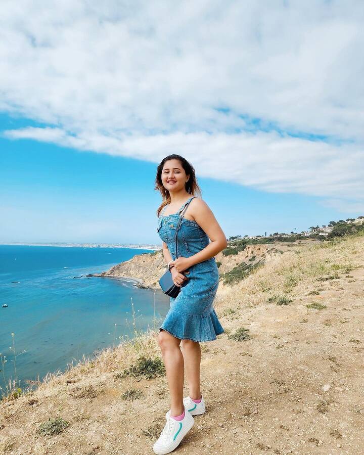 इन्स्टाग्रामवर रश्मी अनेकदा चाहत्यांना तिच्या वैयक्तिक आणि व्यावसायिक आयुष्याची ओळख करून देते. (फोटो :imrashamidesai/ig)