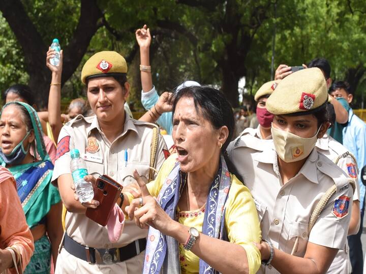 Congress MPs and workers had assembled at the AICC headquarters where Surjewala announced they would march peacefully towards the ED office and if they are stopped, they would court arrest. In photo, police personnel try to remove protesting Congress workers near the ED office in New Delhi. (PTI Photo/Atul Yadav)