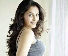 நடிகை ஆண்ட்ரியாவின் அசத்தல் கேரக்டர்கள்