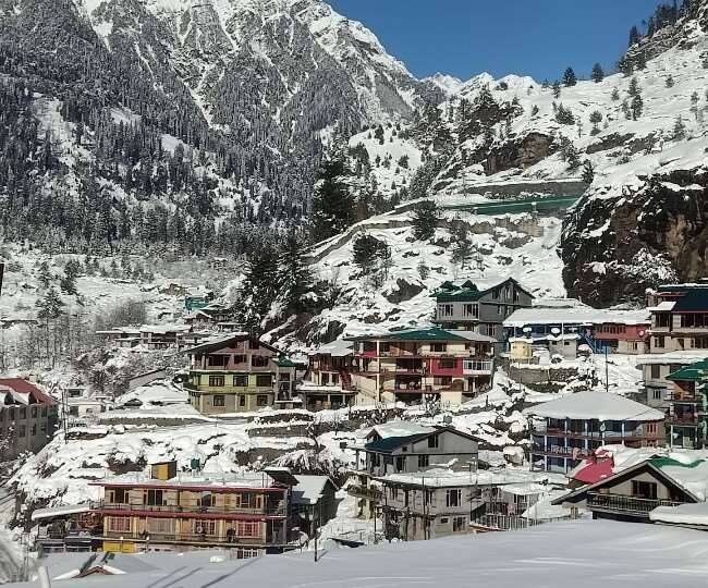 वहीं बात करें इस पैकेज की कीमत की तो अगर आप दो लोग है तो आपको 35600 रुपये प्रति व्यक्ति देना होगा. वहीं अगर आप तीन लोग ट्रिप पर जा रहे हैं तो आपको 28000 रुपये देने होंगे. इसके अलावा अगर आपका ग्रुप 4-5 लोगों का हैं तो आपको डबल शेयरिंग पर 31400 रुपये, ट्रिपल शेयरिंग पर 27000 रुपये का टिकट होगा. वहीं अगर एक्ट्रा बेड के साथ 11 साल तक के बच्चे के लिए 21000 और बिना बेड के 19400 रुपये खर्च करने पड़ेंगे.