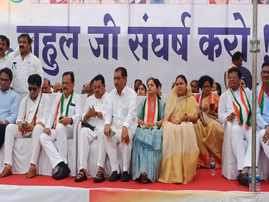 Vijay Wadettiwar : 2024 मध्ये राहुल गांधींच पंतप्रधान होणार, ज्यांनी गांधी घराण्याला हात लावण्याचा प्रयत्न केला तो राजकारणातून संपला : विजय वडेट्टीवार Modi government will be defeated in 2024, Rahul Gandhi will be the Prime Minister says minister Vijay Wadettiwar Vijay Wadettiwar : 2024 मध्ये राहुल गांधींच पंतप्रधान होणार, ज्यांनी गांधी घराण्याला हात लावण्याचा प्रयत्न केला तो राजकारणातून संपला : विजय वडेट्टीवार