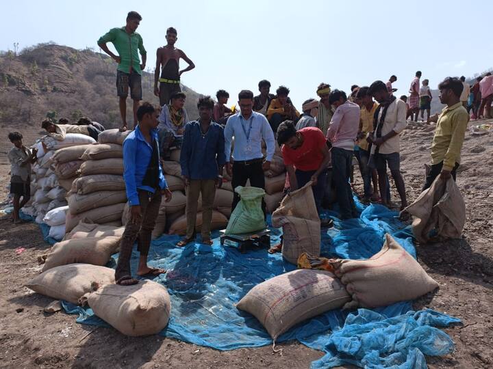 नंदुरबार जिल्ह्यातील सातपुडा पर्वताच्या दर्या- खोर्यातील दुर्गम अशा 64 गावामध्ये राहणार्या 52 हजार 595 नागरिकांना नंदुरबार जिल्हा प्रशासनाने स्तुत्य उपक्रम राबवला आहे.