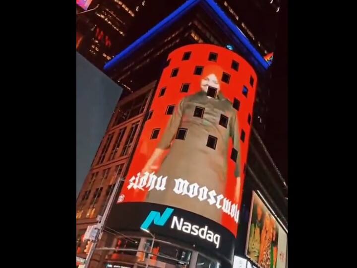 sidhu moose wala gets tribute at newyork times square video goes viral Sidhu Moose Wala: நியூயார்க் டைம்ஸ் ஸ்கொயரில் ஒலித்தது சித்து மூஸ் வாலா பாடல்... கண்ணீர் அஞ்சலி செலுத்திய ரசிகர்கள்!