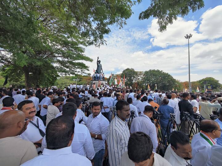 Hyderabad police imposes traffic sanctions over Telangana congress leaders rally in necklace road TPCC Rally Hyderabad: కొనసాగుతున్న కాంగ్రెస్ నేతల ర్యాలీ, ఈ రూట్లలో భారీగా ట్రాఫిక్ జామ్ - ఈ ప్రాంతాల్లో ఆంక్షలు
