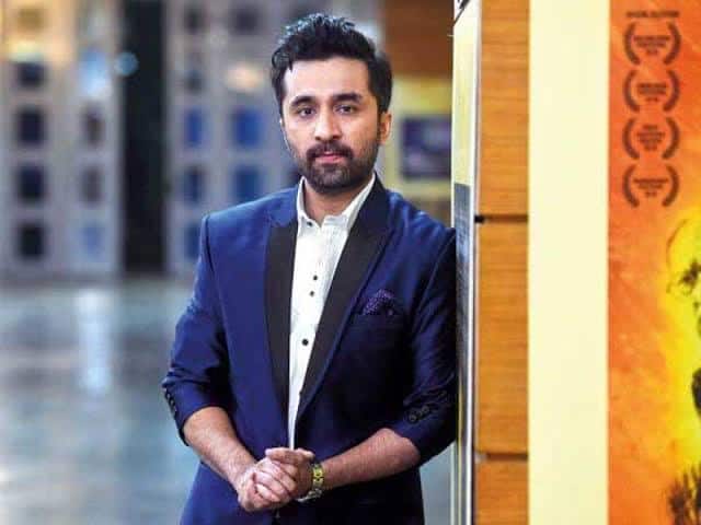 बॉलीवुड के दिग्गज अभिनेता शक्ति कपूर (Shakti Kapoor) के बेटे सिद्धांत कपूर (Siddhanth Kapoor) को ड्रग्स लेने के आरोप में हाल ही में हिरासत में लिया गया है. इसके तहत हिंदी सिनेमा जगत में ड्रग्स का भूत एक बार फिर से अपने पैर पसार रहा है. इस बीच हम आपको बताने जा रहे हैं, उन सेलेब्स के बारे में जिनका नाम ड्रग्स केस के मामलों में जुड़ा रहा था.