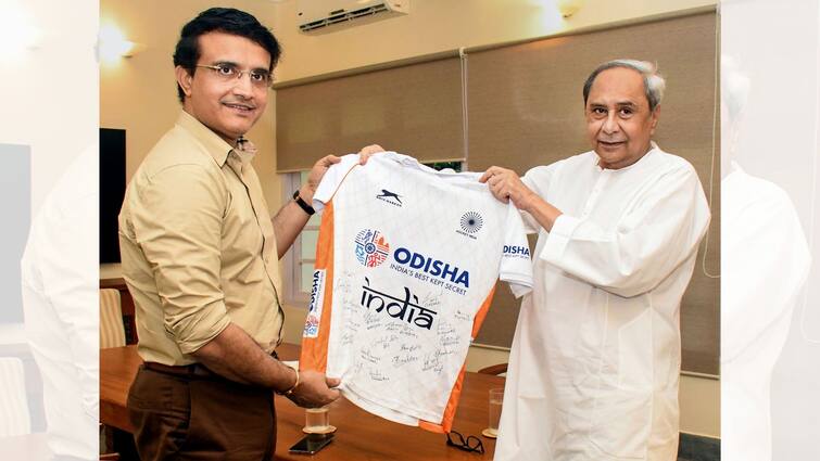 Sourav Ganguly meets odisha chief minister Naveen Patnaik Sourav Ganguly: কটকে খেলা দেখতে গিয়ে নবীন পট্টনায়েকের সঙ্গে দেখা করলেন সৌরভ