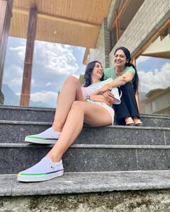 In Pics: पंजाबी एक्ट्रेस Navneet Kaur Dhillon ने शेयर की मां के साथ खूबसूरत तस्वीरें, बॉन्डिंग ने जीता फैन्स का दिल