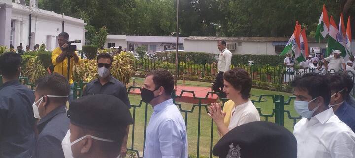 ईडीने राहुल गांधी यांना 2 जून रोजी चौकशीसाठी बोलावलं होतं. पण ते विदेश दौऱ्यावर असल्यामुळे त्यांनी ईडीकडे वेळ वाढवून मागितली होती. त्यानंतर ईडीने त्यांना 13 जूनला हजर राहण्याचे निर्देश दिले होते.