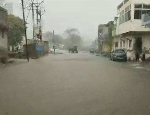 Rain lashes Rajkot, waterlogging in many areas Rajkot: સામાન્ય વરસાદે  મહાનગરપાલિકાની પોલ ખોલી, અનેક જગ્યાએ પાણી ભરાયા