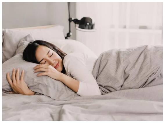 Health Tips : पुरेशी आणि वेळेवर झोप आपल्यासाठी अत्यंत महत्वाची; झोप येत नसेल तर हे उपाय करा... Health Tips : पुरेशी आणि वेळेवर झोप आपल्यासाठी अत्यंत महत्वाची; झोप येत नसेल तर हे उपाय करा...