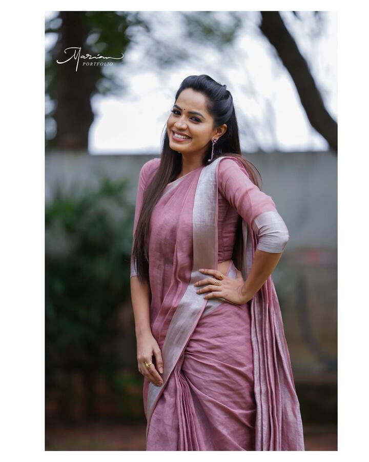 కార్తీకదీపం సీరియల్లో మోనిత అనగానే...అమ్మో అంటారు. అంతకుముందు చాలా సీరియల్స్ లో నటించినా కార్తీకదీపంలో విలన్ గా ఆమెకు వచ్చిన క్రేజ్ అంతా ఇంతా కాదు.