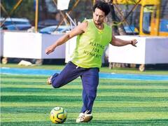Tiger Shroff Football Match: फुटबॉल मैच में टाइगर श्रॉफ के गोल ने उड़ाए फैंस के होश, मेस्सी और रोनाल्डो को दे रहे कड़ी टक्कर! देखें वीडियो