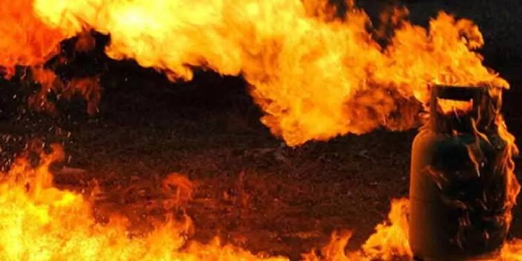 Bankura News Cylinder blast while cooking 2 children and four other members injured Cylinder Blast: রান্নার সময় বিকট শব্দে সিলিন্ডার বিস্ফোরণ! গুরুতর জখম ২ শিশু-সহ ৪ জন