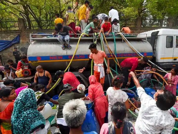 Delhi Water Shortage why water crisis in delhi know reason of water problem  | Delhi Water Crisis: दिल्ली में जल संकट ने बढ़ाई परेशानी, जानें- क्यों हो  रही है पानी की इतनी