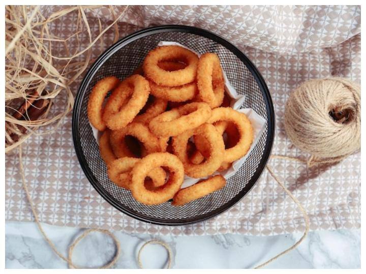 Potato Rings Recipe: how to make crispy potato rings recipe Potato Rings Recipe: बच्चों को पसंद आएगी आपके हाथ की बनाई क्रिस्पी पोटैटो रिंग्स, अपनाएं ये टिप्स