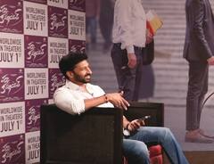 Gopichand Funny Task In Interview: యాంకర్ ఇచ్చిన ఫన్నీ టాస్క్స్ ను అవలీలగా చేసేసిన గోపీచంద్