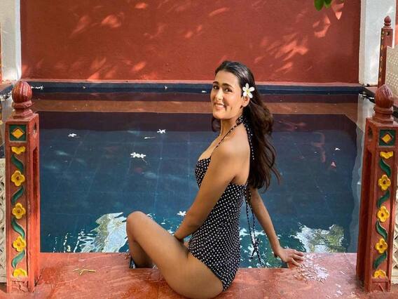 Shalini Pandey Photos: క్యూట్ లుక్ తో కట్టిపడేస్తోన్న షాలీనీ పాండే Shalini Pandey Photos: క్యూట్ లుక్ తో కట్టిపడేస్తోన్న షాలీనీ పాండే