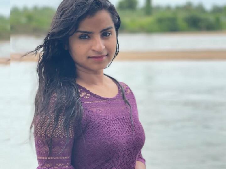 Shivangi Joshi's mass reply to fan who asked her about her acting Shivangi : என்னையப் பத்தி பேசி வெறுக்காம... ட்விட்டரில் வாயைவிட்ட ரசிகரிடம் சூடான சிவாங்கி!