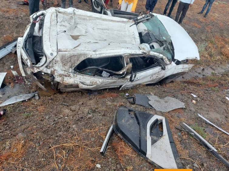 One killed, two seriously injured in car accident on Samruddhi Highway Buldhana : मुंबई-नागपूर समृद्धी महामार्गावर उद्घाटनापूर्वीच भरधाव वाहतूक, बुलढाण्याजवळ रात्री झालेल्या अपघातात एक ठार तर दोघे गंभीर जखमी
