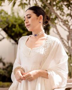 Karisma Kapoor ਦੇ ਸਟਾਈਲਿਸ਼ ਲੁੱਕ ਨੂੰ ਦੇਖ ਕੇ ਫੈਨਸ ਦਾ ਦਿਲ ਹੋਇਆ ਬਾਗੋ-ਬਾਗ