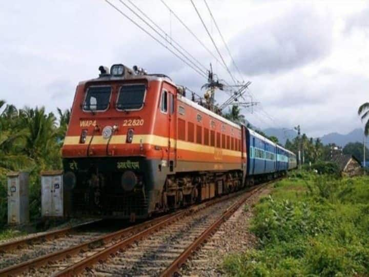 Nanded Pune Express Now Daliy From Pune Station Train Indian Railway Latest Update Nanded Pune Express : मराठवाड्यासाठी गूडन्यूज! आठवड्यातून दोनदा धावणारी नांदेड-पुणे एक्स्प्रेस आता रोज 