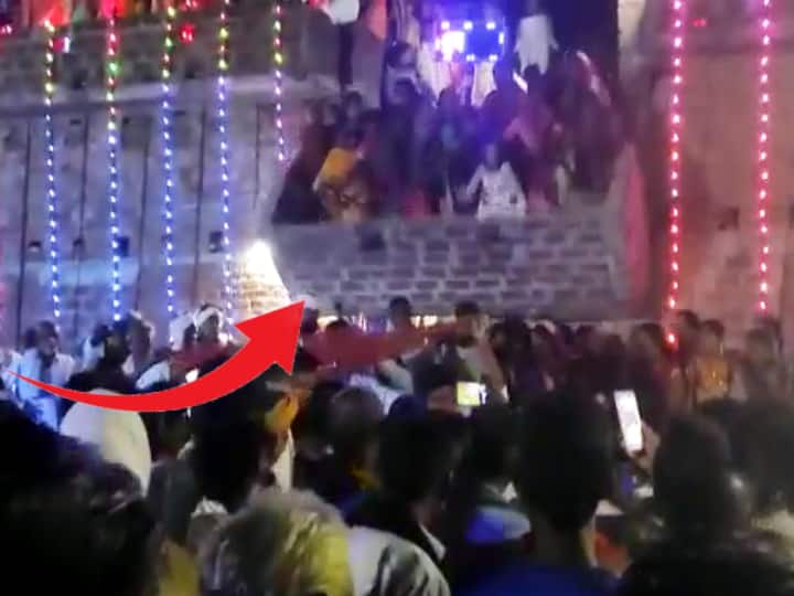 Watch: Balcony Collapsed while watching Jaimala VIDEO came out from Aurangabad Bihar ann Watch: जयमाला देखने के दौरान बालकनी टूटी, धड़ाम से नीचे आ गए लोग, औरंगाबाद से सामने आया ये VIDEO