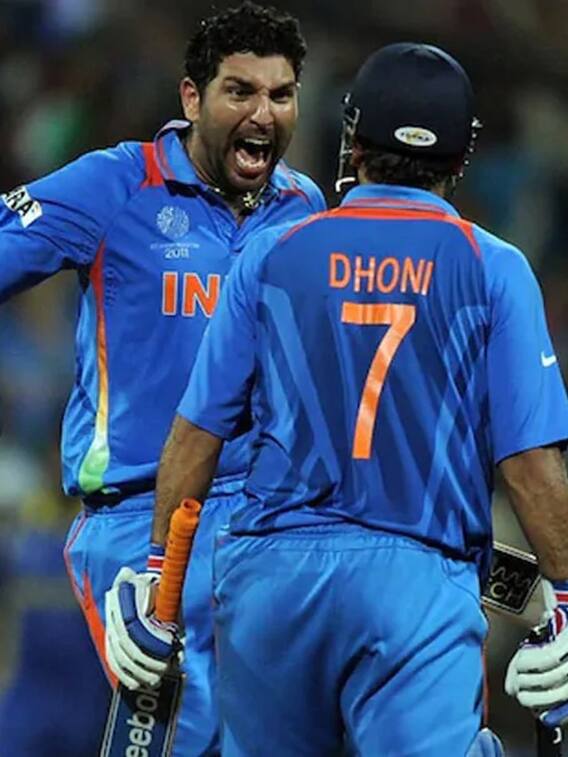 2011ல் உலக கோப்பையை வென்ற இந்திய அணி