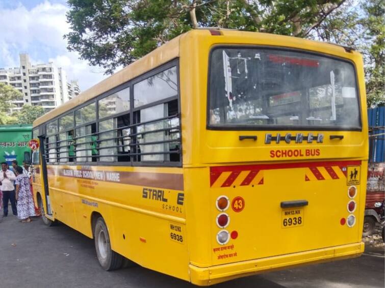 Pune Bus Accident 12 year old student dead under wheel of school bus Shocking incident in Pune Pune Accident : शाळेच्या बसच्या चाकाखाली सापडून 12 वर्षीय विद्यार्थ्यांचा जागीच मृत्यू; पुण्यातील धक्कादायक घटना