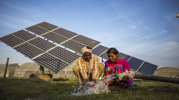 government is giving subsidy for installation solar pumps in Farming fields PM Kusum Yojana: खेतों में सोलर पंप लगवाने पर सब्सिडी का ऑफर, जानिए कौन कर सकता है आवेदन