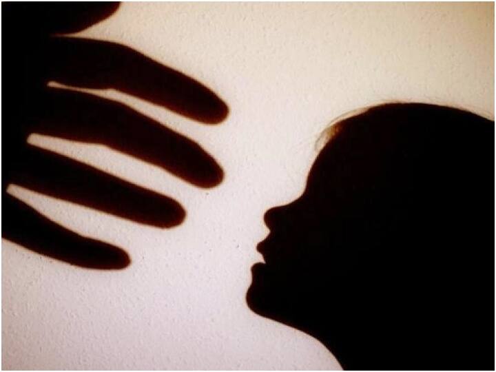 Sports Teacher detained for sexually assaulting 8 year old girl in Delhi govt school Delhi Govt School: निगम स्कूल में 8 साल की बच्ची का स्पोर्ट्स टीचर ने किया रेप, इस तरह पकड़ में आया मामला