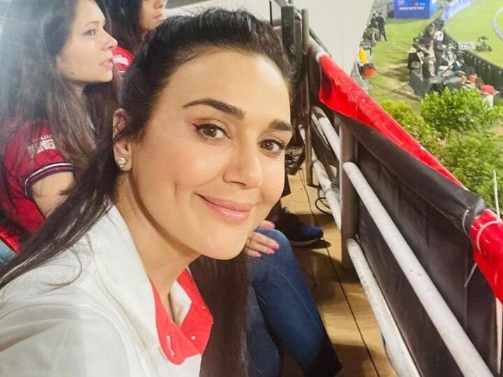 Preity Zinta looked very happy with media rights auction IPL Media Rights Disney Star, Viacom 18 Punjab Kings IPL मीडिया राइट्स ऑक्शन से काफी खुश नजर आईं Preity Zinta, कही ये बड़ी बात